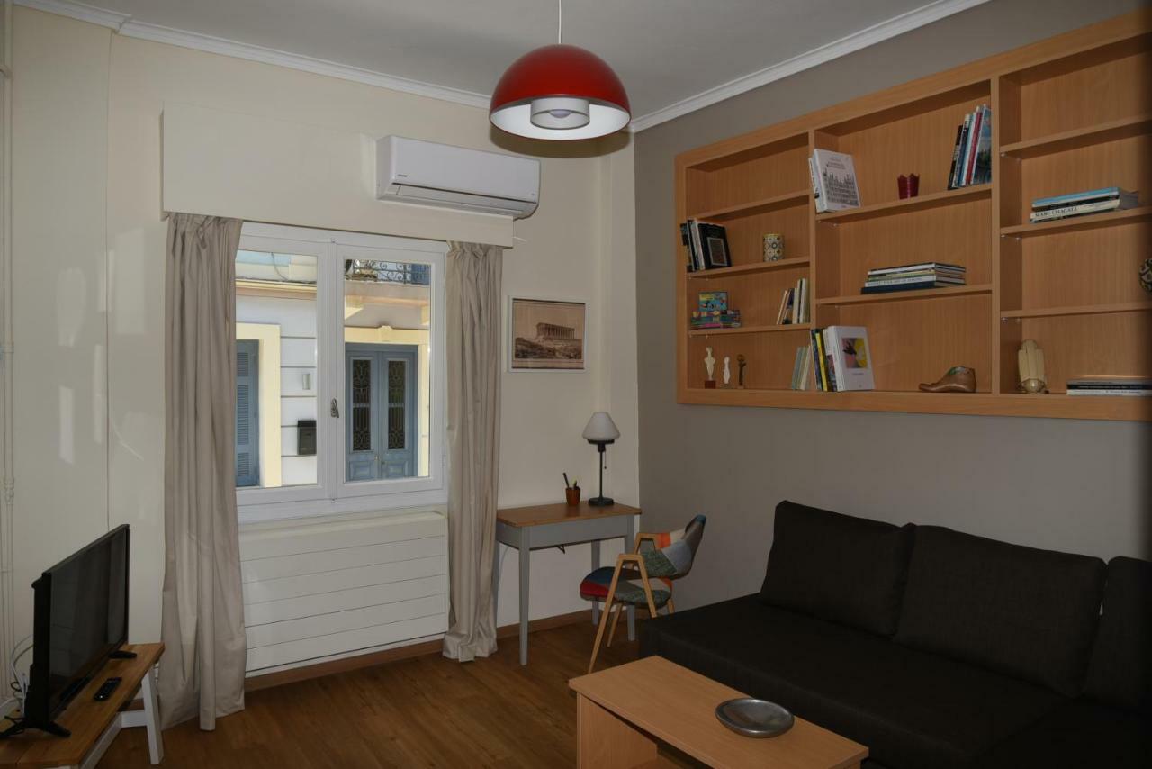 Miranda'S Apartment In Thissio Athens Exterior photo